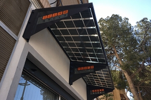 SOLAR INNOVA instala un alero fotovoltaico BIPV en la fachada de su sede en Novelda