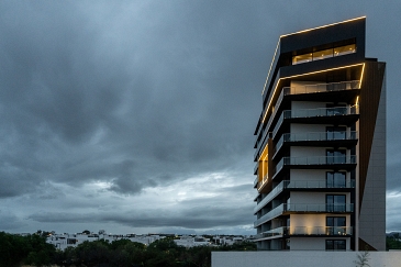 Torre Omega Black