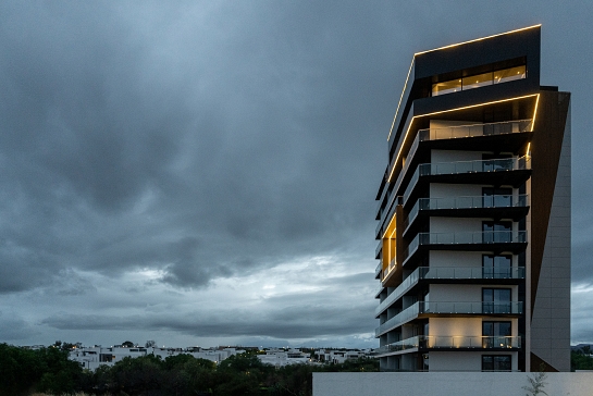 Torre Omega Black