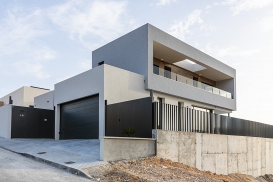 VIVIENDA EN PENDIENTE . Petrer . Alacant . España