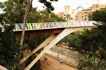 Fluoresciendo la Pasarela . Elche . Alacant . España