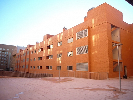 Edificio para 97 viviendas de protección pública, locales, trasteros y aparcamiento en sótanos . Móstoles . Madrid . España