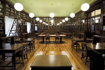 Biblioteca Instituto Geológico y Geominero de España . Madrid . Madrid . España