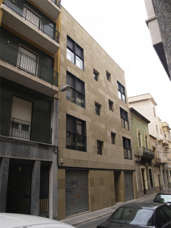 Edificio para 5 viviendas, local y trasteros . Elche . Alacant . España