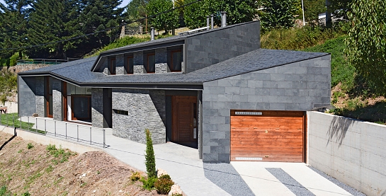 Vivienda Bioclimática en Planoles . Girona . España