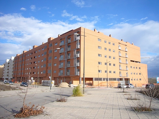 Edificio para 97 viviendas de protección pública, locales, trasteros y aparcamiento en sótanos . Móstoles . Madrid . España