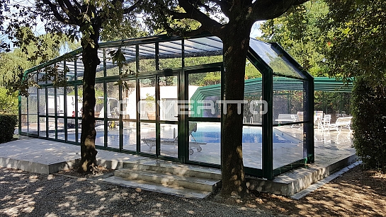 Cubierta de piscina en cristal