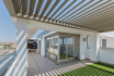 PÉRGOLA BIOCLIMÁTICA SAXUN EN EXCLUSIVO ÁTICO