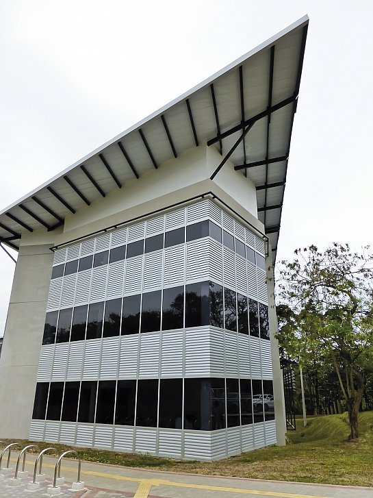COMBINACIÓN DE CELOSÍAS O-210 E “I” PARA PROTEGER UNA INSTITUCIÓN ACADÉMICA